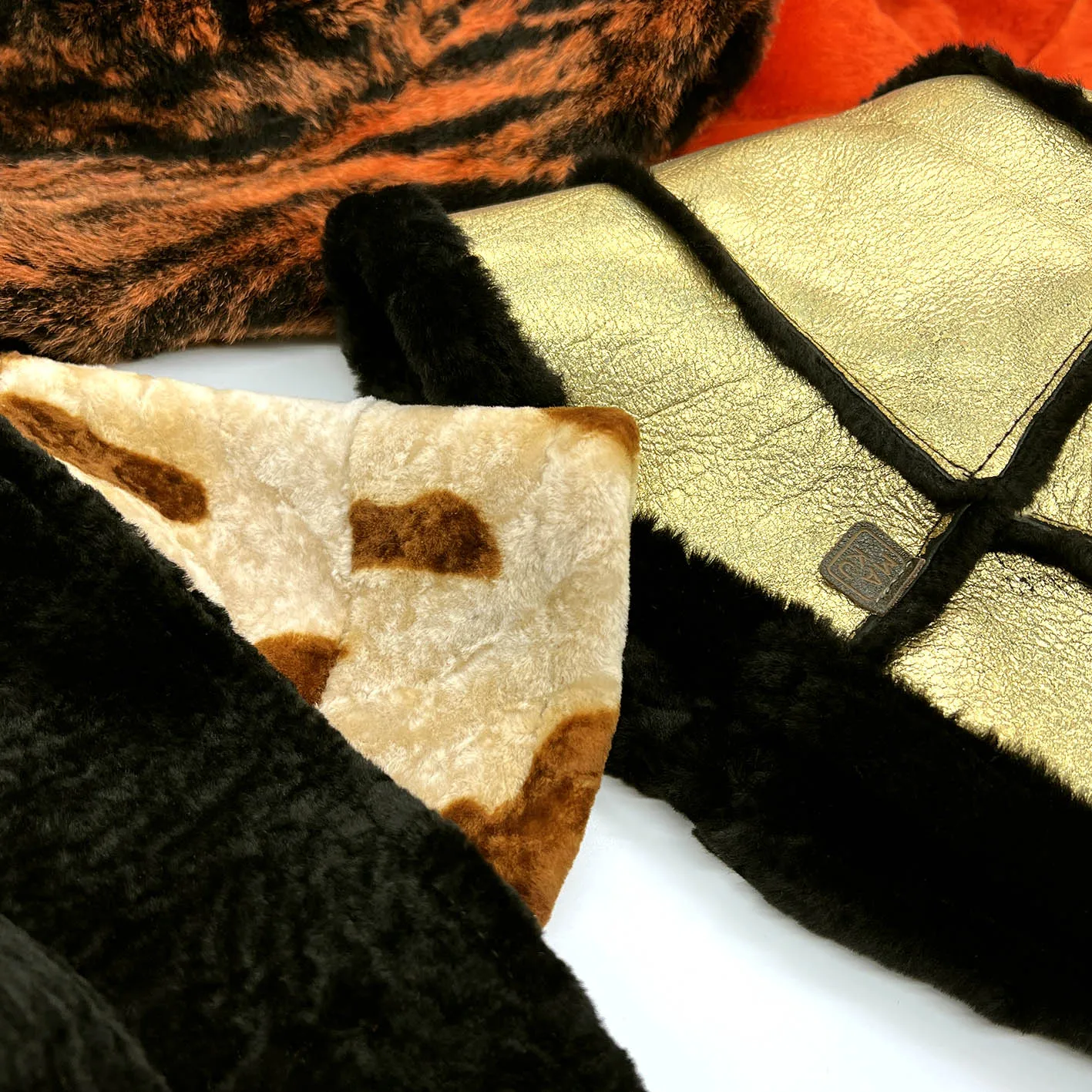 BUCKET HAT / Black   Gold reversible