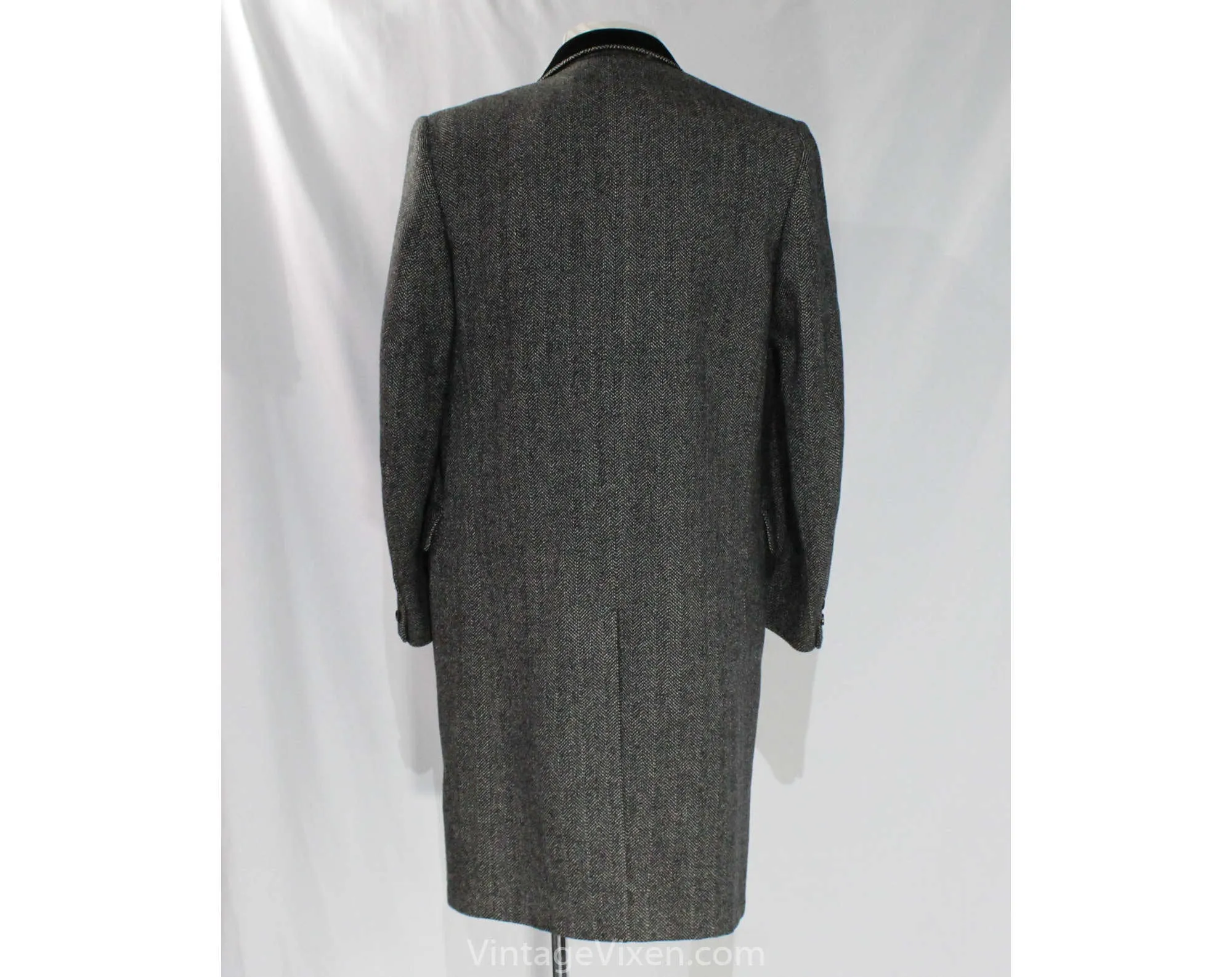 Large Men's Tweed Coat with Black Velveteen Collar - Ultra Fine Label 1950s Mens Wool Outerwear - Gray Herringbone 50s OverCoat - Chest 44